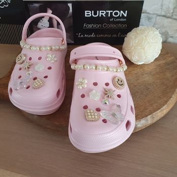 Crocs femme rose pâle avec pins Pointure 39 Burton