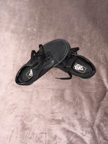 Baskets Vans taille 35 couleur noir en bon état