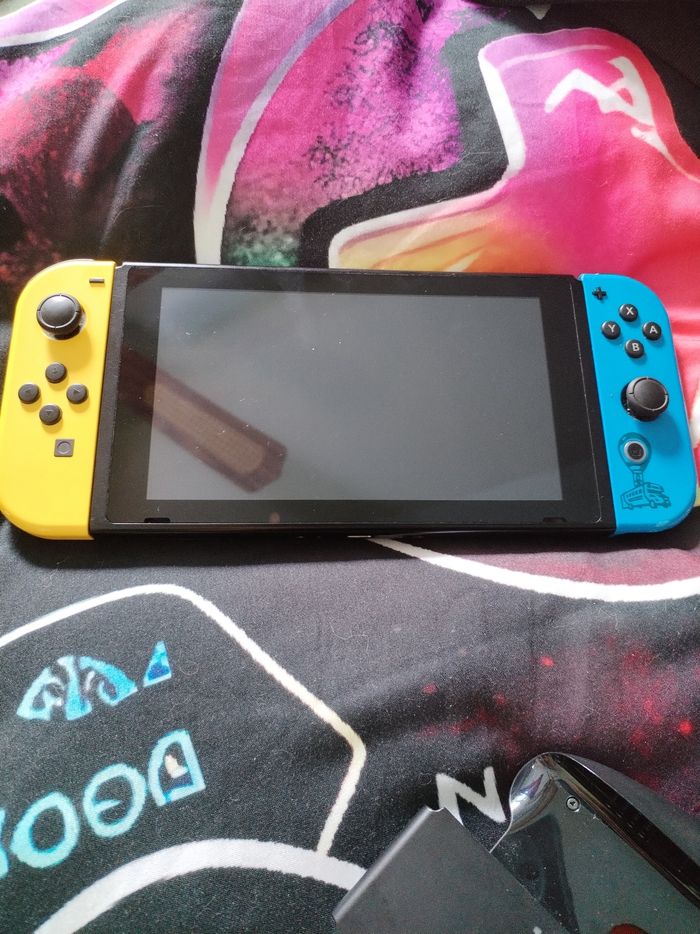 Nintendo switch fortnite édition limitée. - photo numéro 3