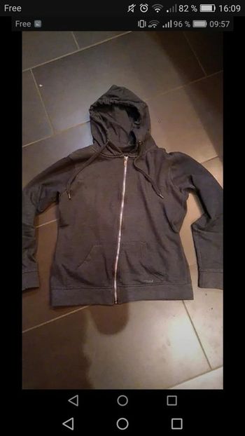 Veste de sport grise à capuche taille S