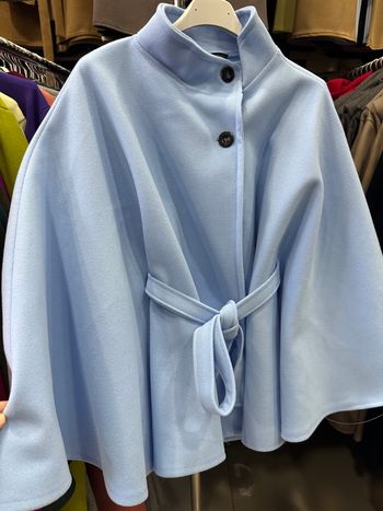 Cape d’hiver bleu clair