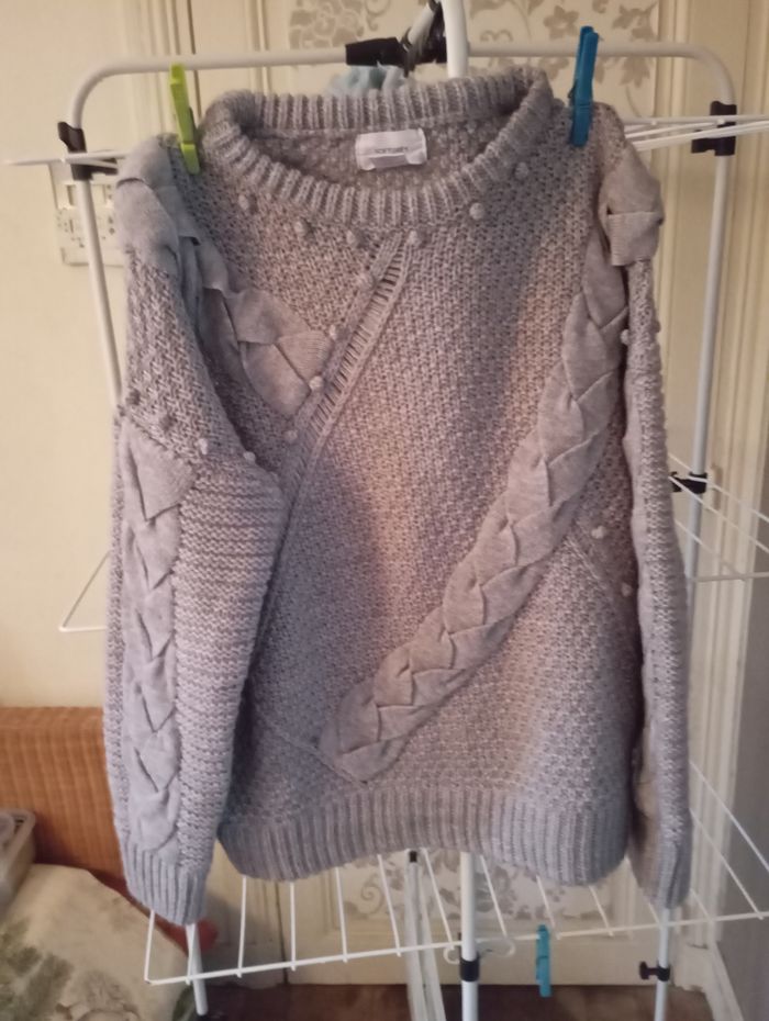 A vendre pull fantaisie - photo numéro 2