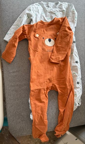 Lot 2 pyajamas coton taille 18 mois