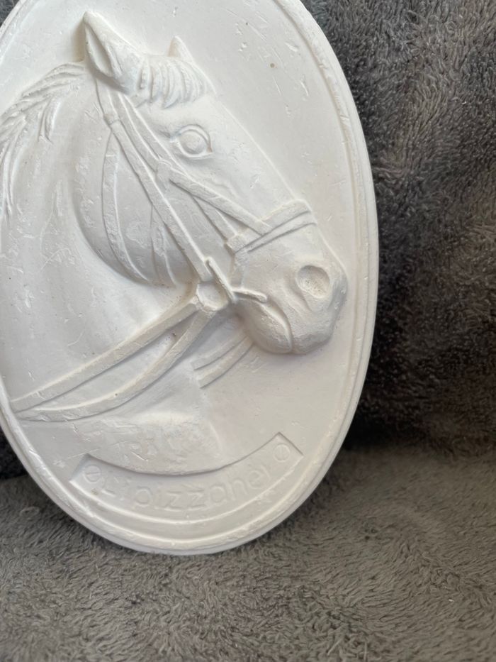Médaillon en plâtre cheval espagnol vintage - photo numéro 3