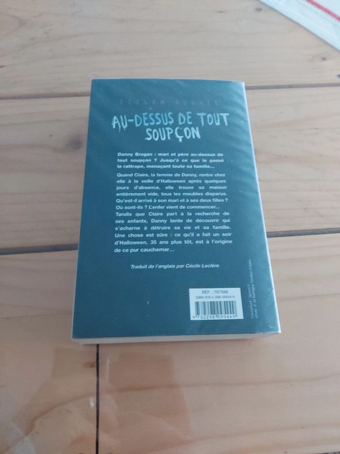 Au dessus de tout soupçon - photo numéro 2