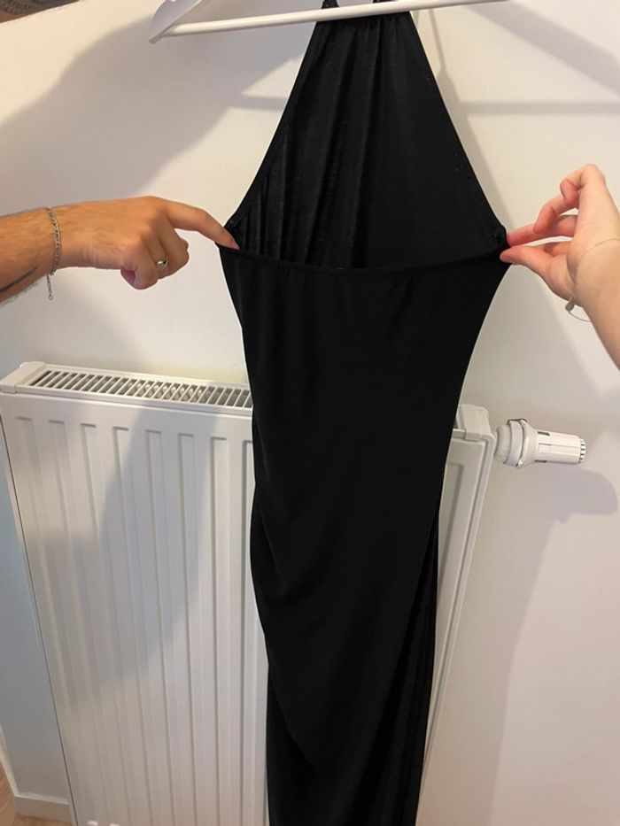Robe longue noire dos nu - photo numéro 3