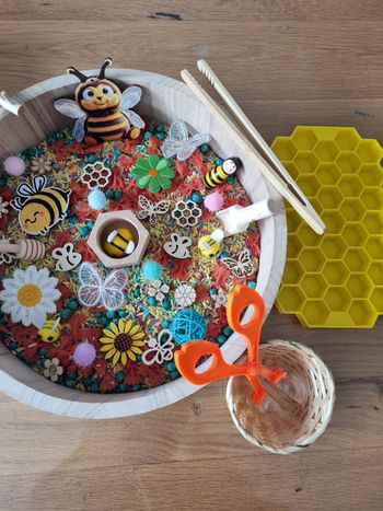 Kit de jeu de transvasement sensoriel thème : Abeilles ou printemps Montessori 