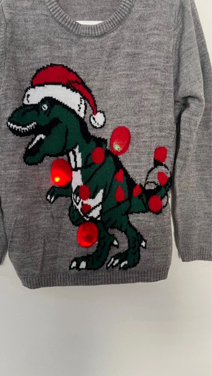 Pull en parfait état 100% acrylique marque lupilu 4/6 ans  avec led  lumineux - photo numéro 2