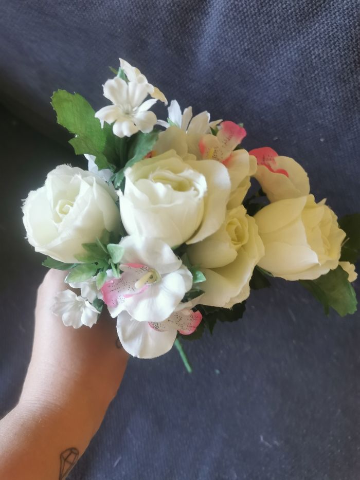 Bouquet de fausses fleurs blanches
