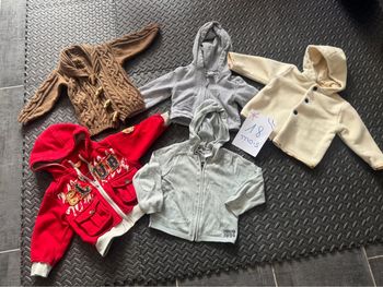 Lot de 5 gilets 18 mois