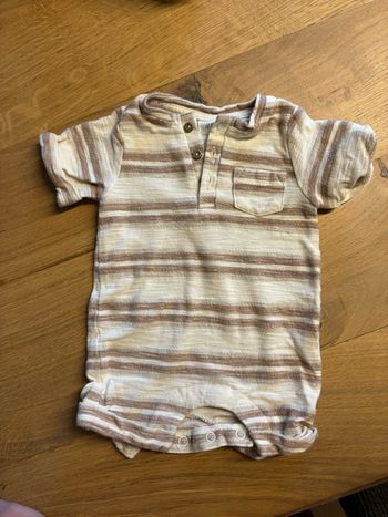 2 très jolies combi H&M 1mois