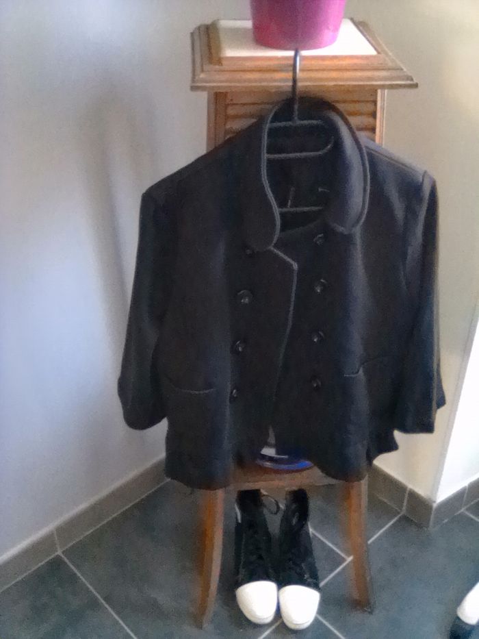 Jolie veste manche courte taille 42 Naf Naf