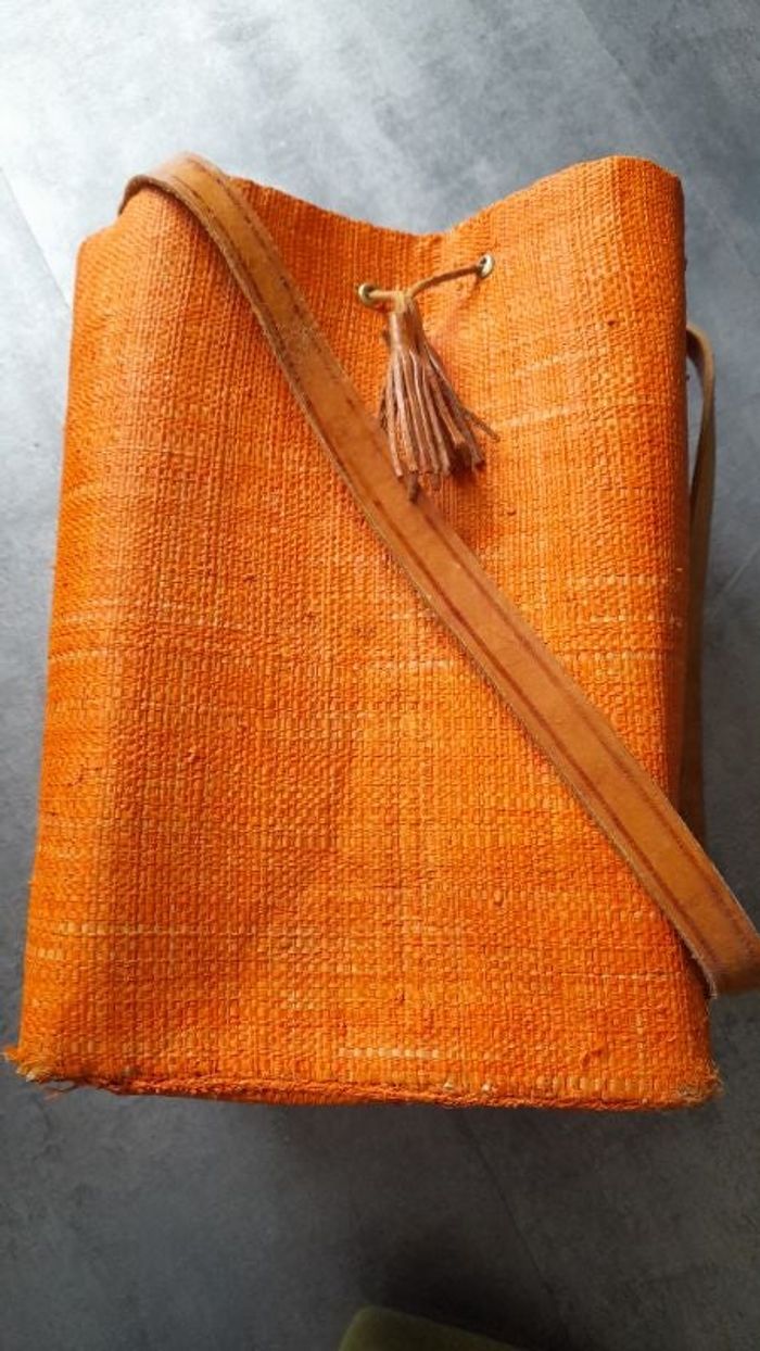 Sac orange jamais servi