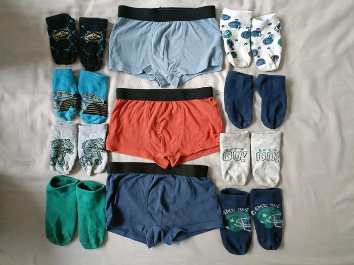 Lot de chaussettes 27-30 et caleçons 3ans garçon