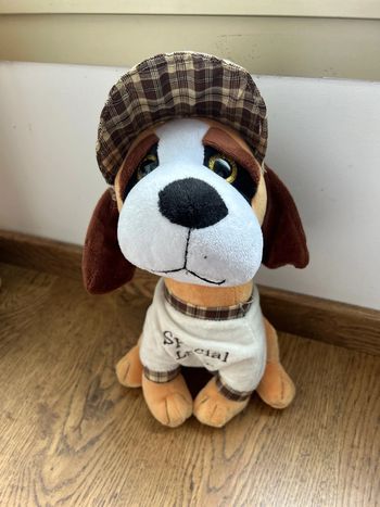 Grand doudou peluche chien avec casquette