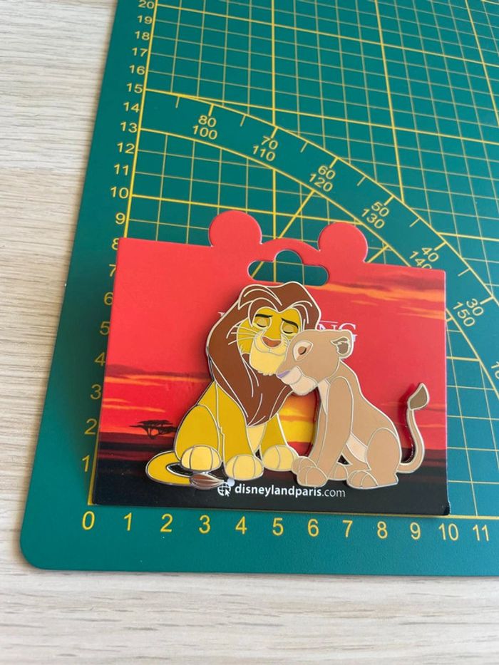 Pin's Disney Le Roi Lion - Simba & Nala - Disneyland Paris - photo numéro 3