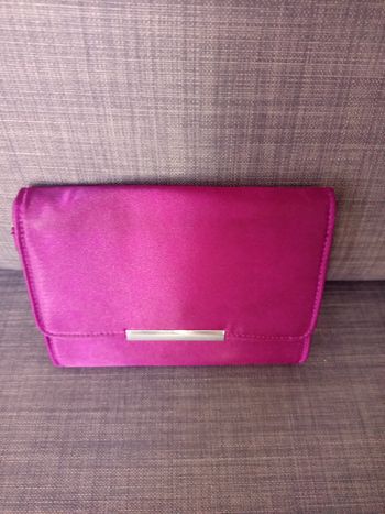 Sac pochette élégant de soirée violet satiné