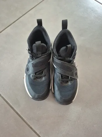 Paire de basket nike 33