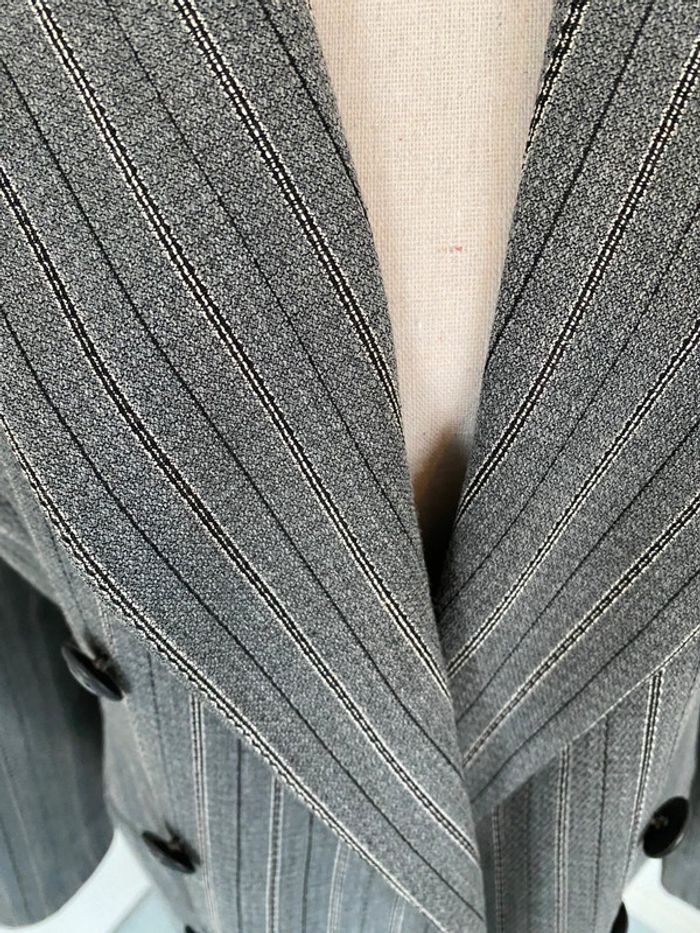 Veste blazer grise à rayures blanches - photo numéro 4