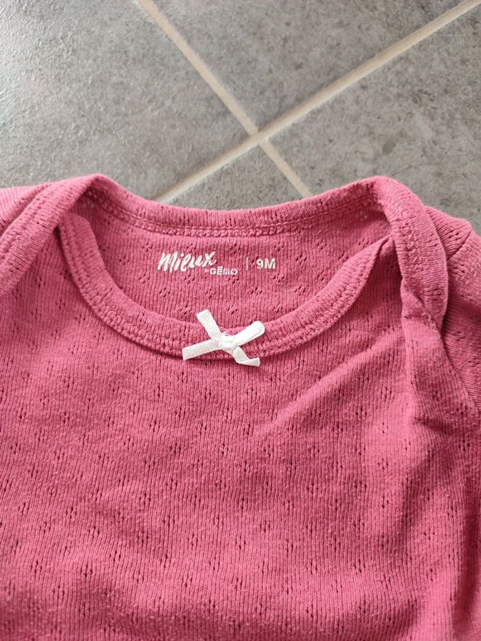 Lot de 2 bodys 9 mois - photo numéro 2