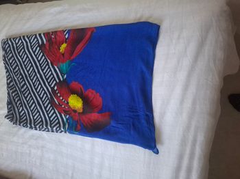 Grand foulard – Motif floral & graphique