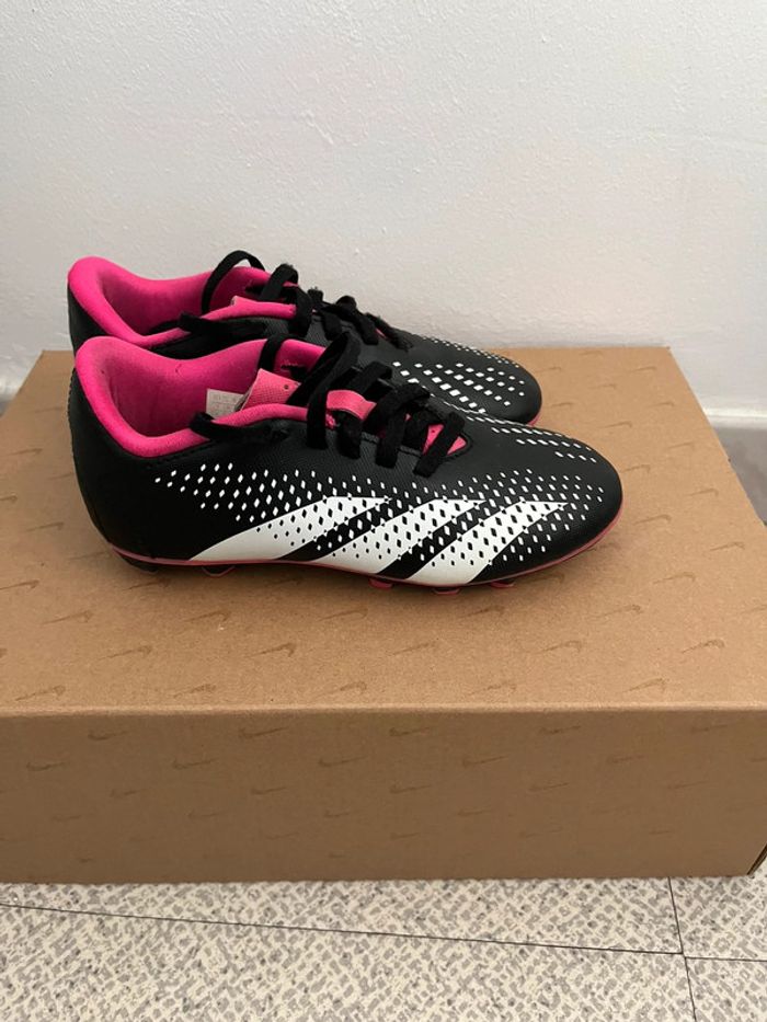 Chaussures De Foot Enfants Taille Adidas Taille (31) - photo numéro 3