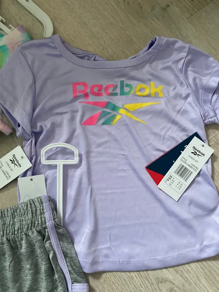 Ensemble tee shirt T-shirt et short Reebok taille 3 4 ans neufs - photo numéro 4