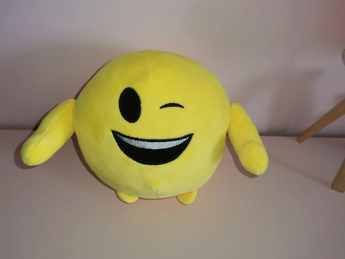 Peluche emoji neuf