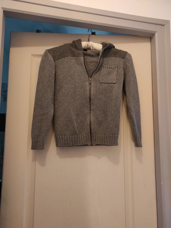 Gilet à capuche gris