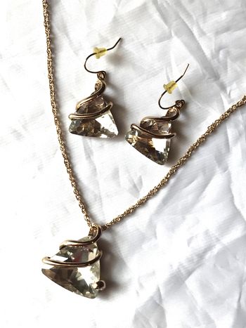 Parure Pierres Blanches Triangulaires Etincelantes Socle Spirale Bijoux Dorés Fantaisies Femmes