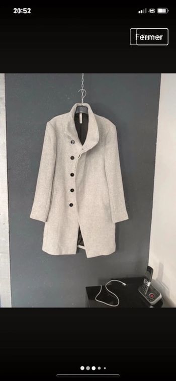 Manteau chic gris clair boutonnage masqué
