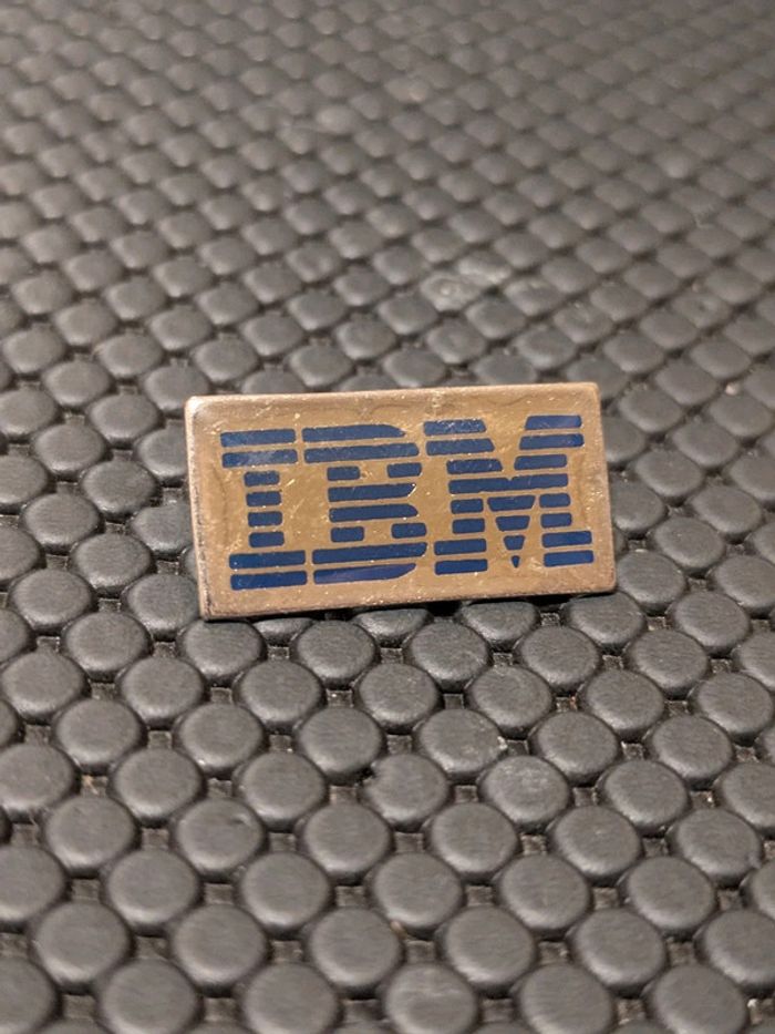 Pin's IBM informatique