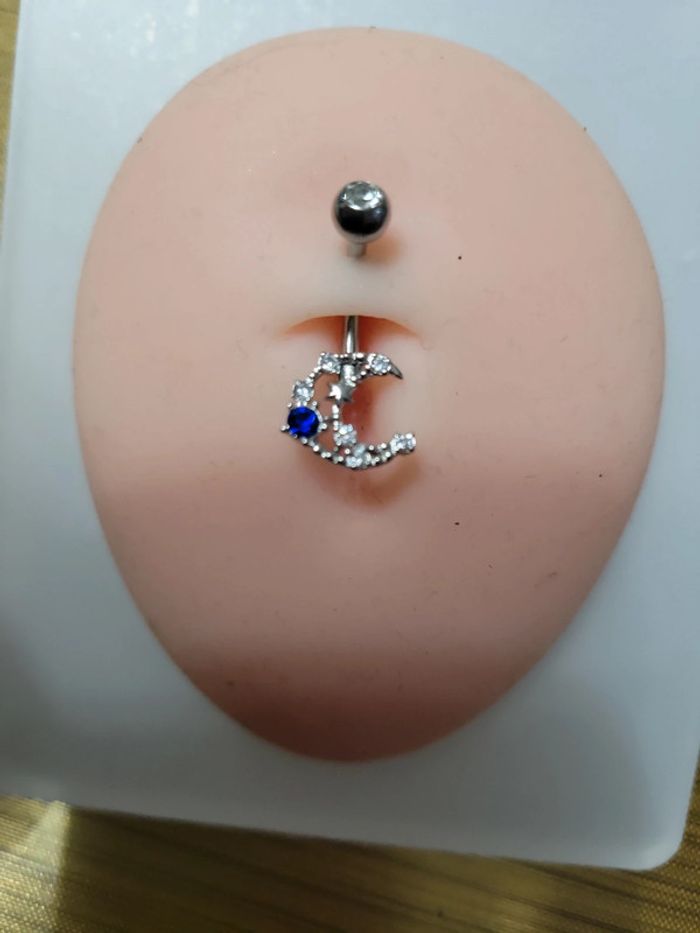 Piercing lune et strass - photo numéro 4