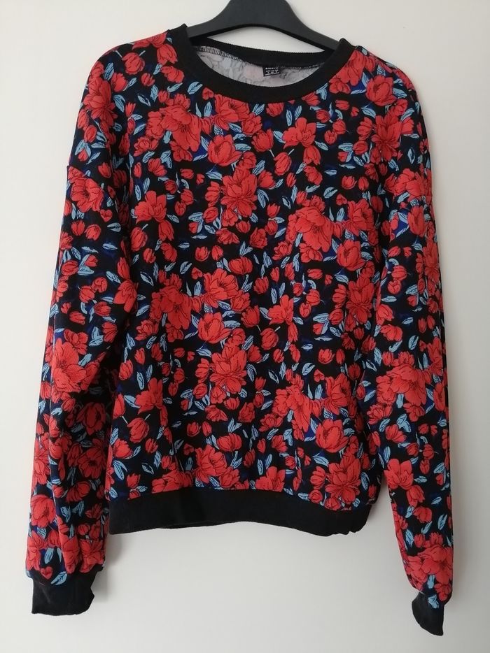Sweat noir motif fleuri Shein taille S - photo numéro 2