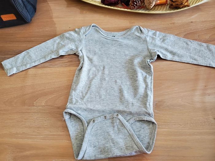 Lot de 6 bodies ML taille 24 mois H&M - photo numéro 8