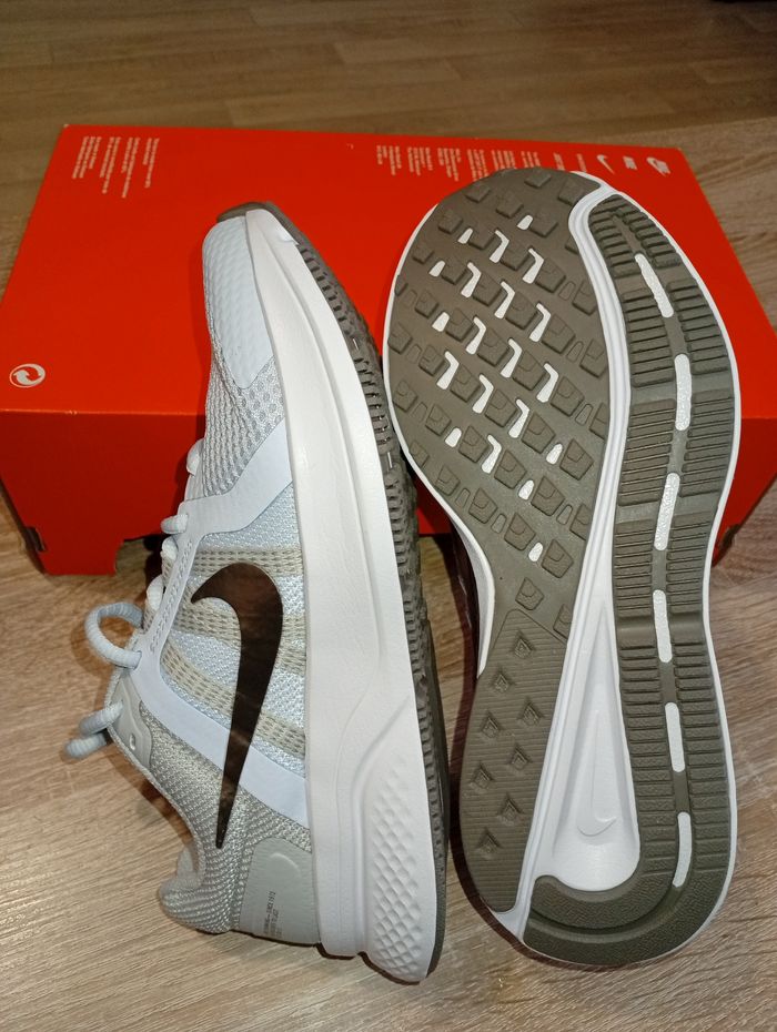 Baskets Nike neuves t.37,5 - photo numéro 6