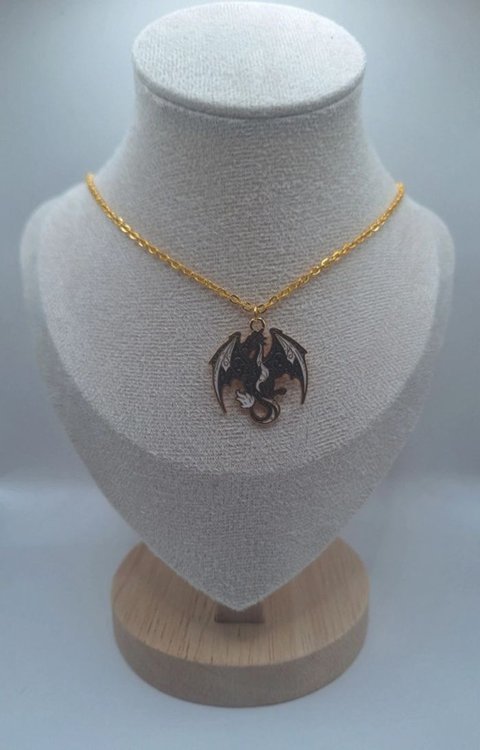 Collier dragon