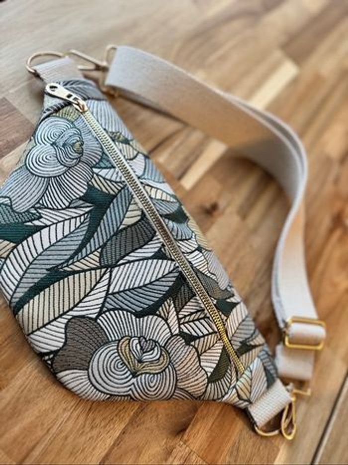 Sac banane en tissu jacquard - photo numéro 3