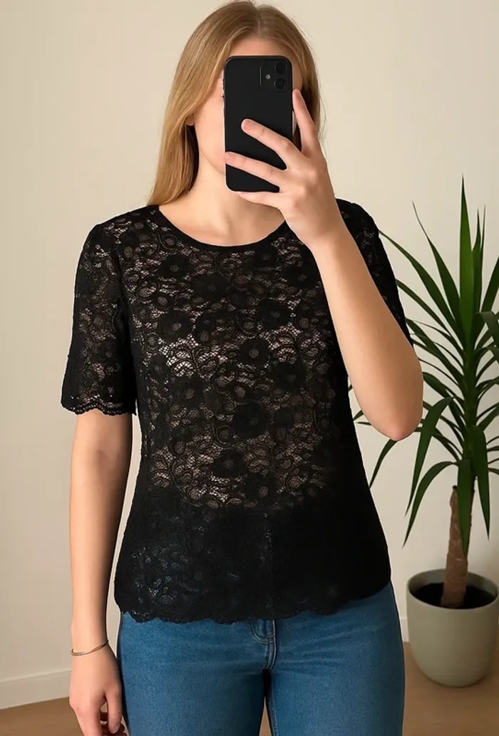 Blouse en dentelle noire Gérard Darel – Taille 38