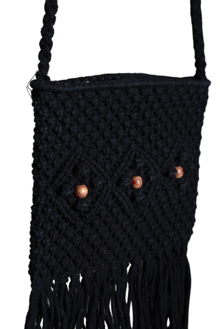 Sac bandoulière noir en macramé et franges • macramé crossbody bag with fringes - photo numéro 3