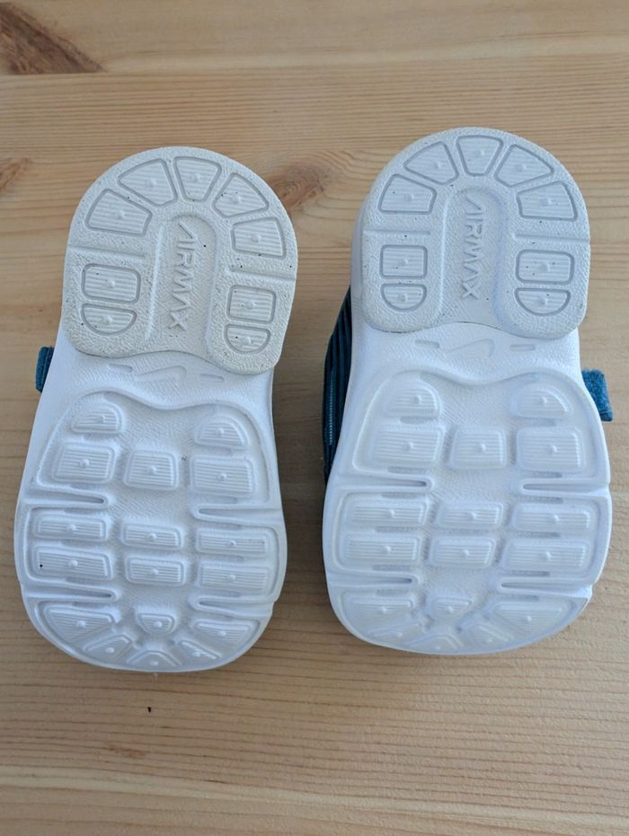 Baskets Nike Advantage 2 pointure 18,5 - photo numéro 2