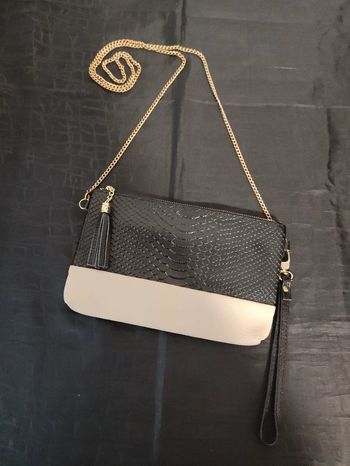 Pochette neuve avec chaîne
