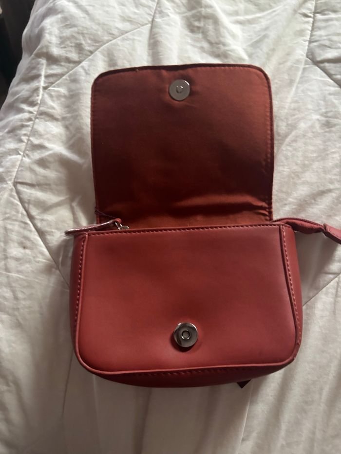 Sac bandoulière rouge clouté Bestini neuf avec étiquette - photo numéro 6