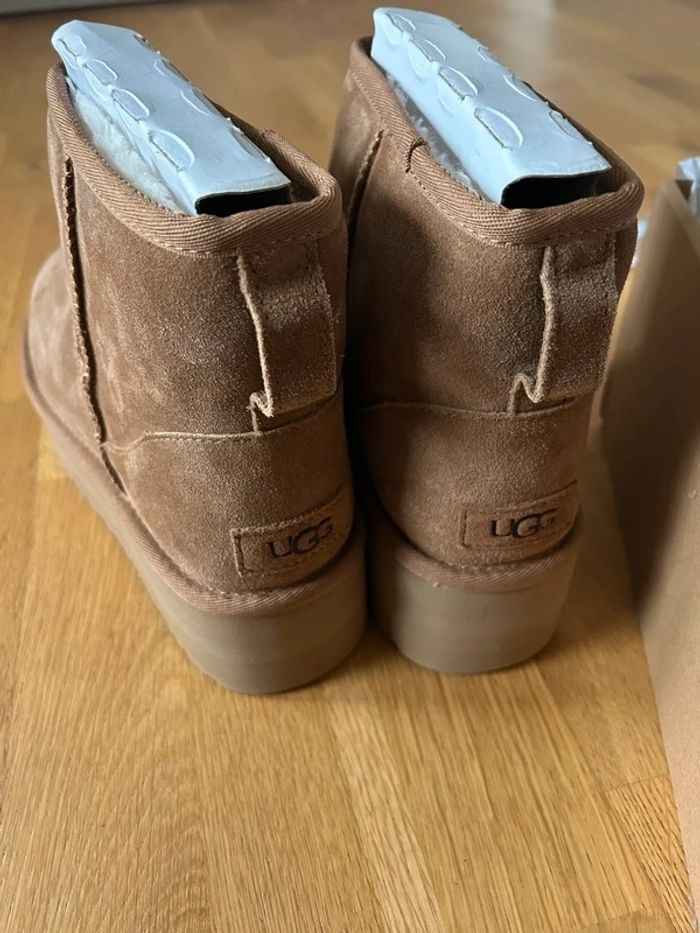 Ugg Classic mini Boots  37 - photo numéro 3