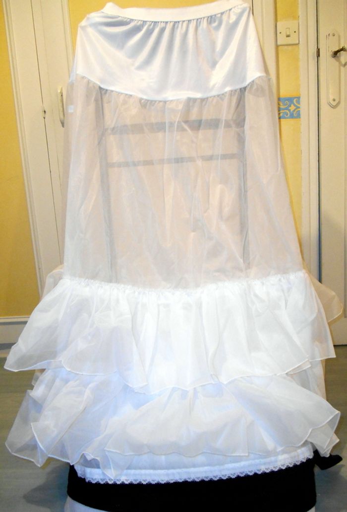 Robe de Mariée ivoire et bordeaux jupon et cerceau - photo numéro 8