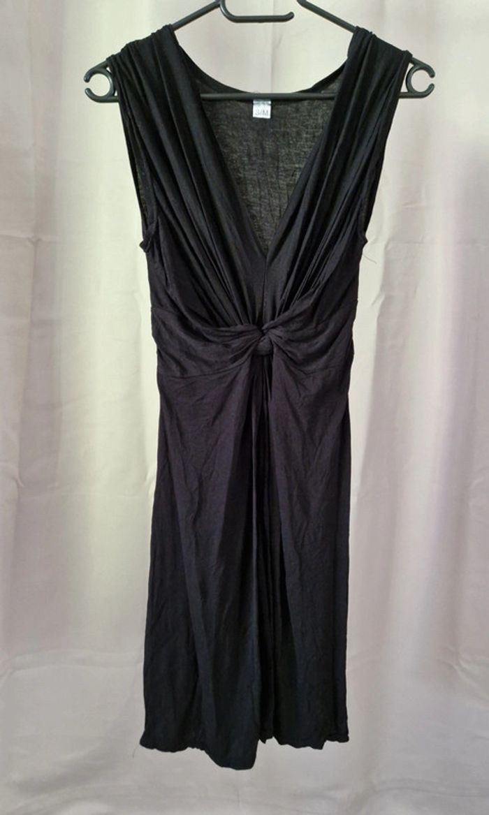 Robe noire sans manches