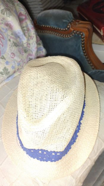 Chapeau paille type panama, crème, bande bleue 