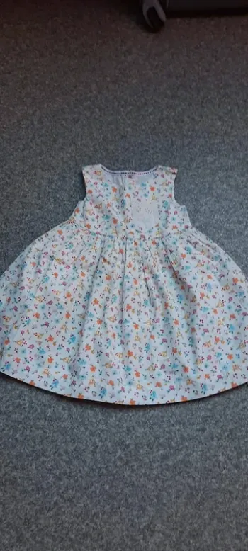 Robe 👗 neuve taille comme un 18/24 mois 
Marque Early day