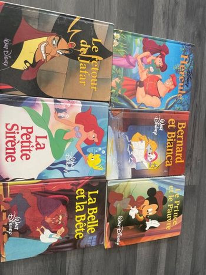 Lot.  de  6 livres Walt Disney