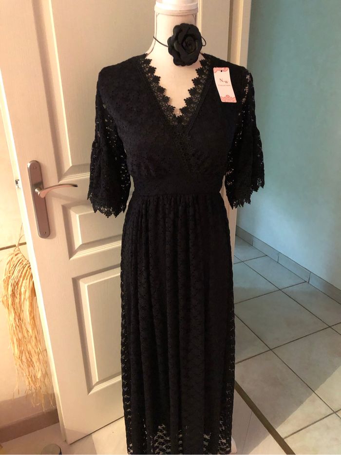 Magnifique robe dentelle neuve